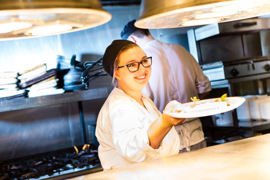 Is a restaurant job a good career path?